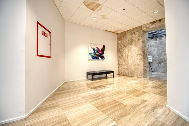 Building Photo - 100 Bayview Dr