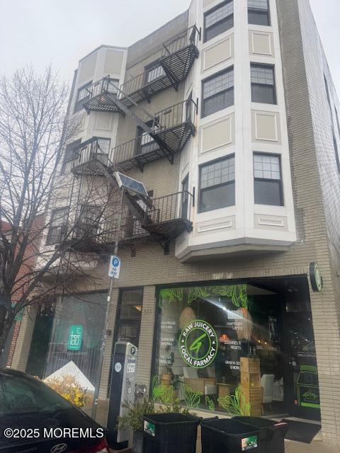 Building Photo - 611 Bangs Ave