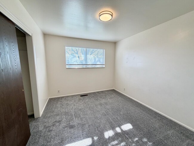 Building Photo - 253 E 1100 S