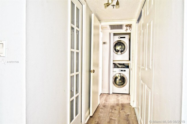 Building Photo - 20515 E Country Club Dr