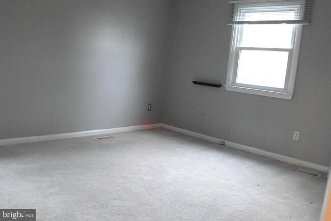 Building Photo - 936 Longfellow Ct