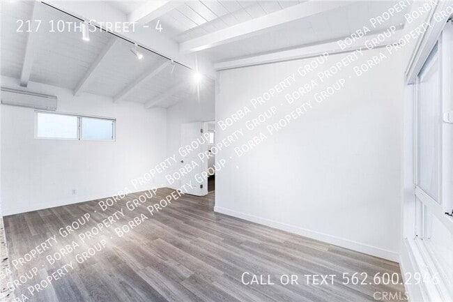 Building Photo - 217 10th St