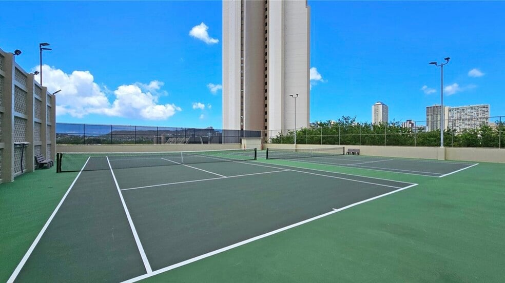 Building Photo - 2499 Kapiolani Blvd