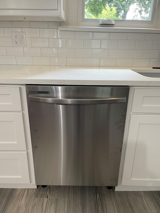 Building Photo - 24 Brooks Rd