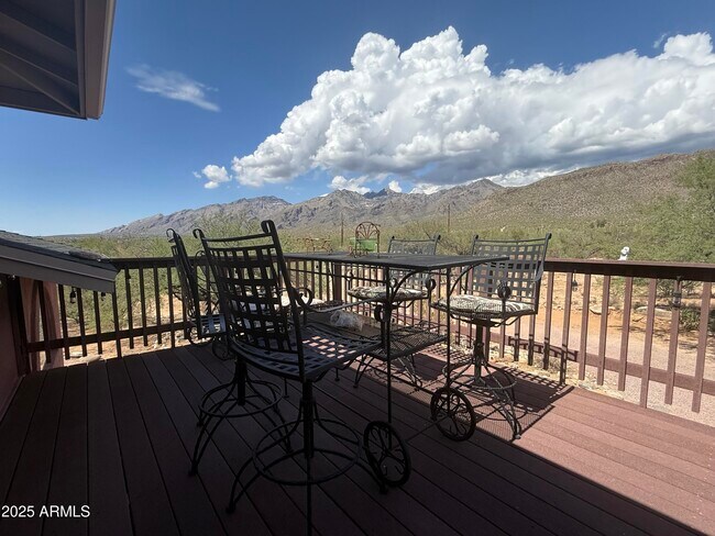 Building Photo - 5081 N Bear Canyon Rd