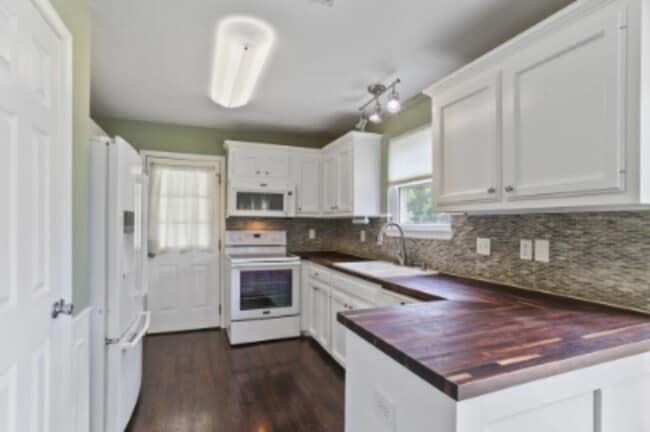 Building Photo - 29120 Peggy Dr