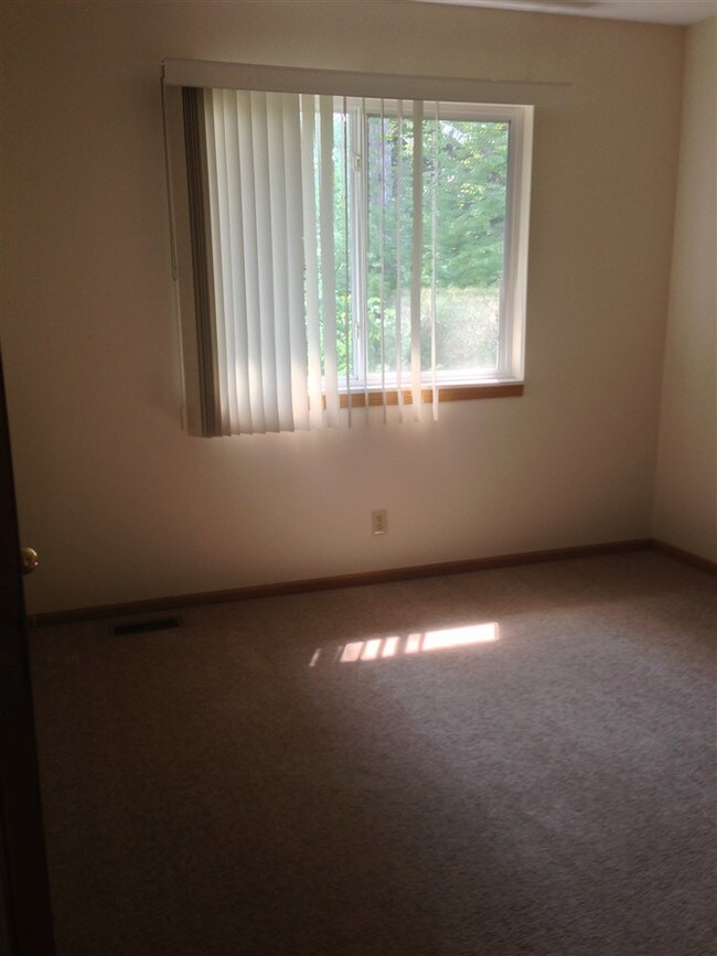 Building Photo - 4907 Hedgewood Dr