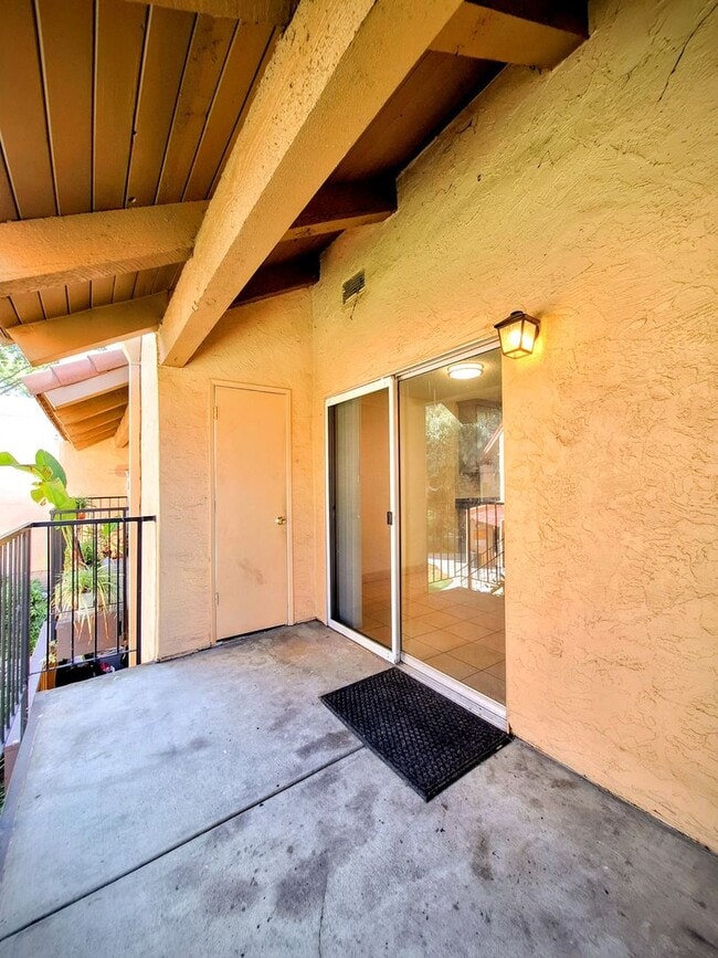 Building Photo - Beautifully Remodeled Second Floor Condo A...