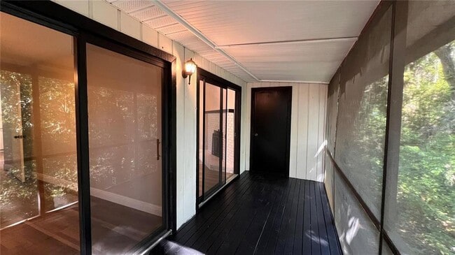 Building Photo - 1716 Foxhall Cir