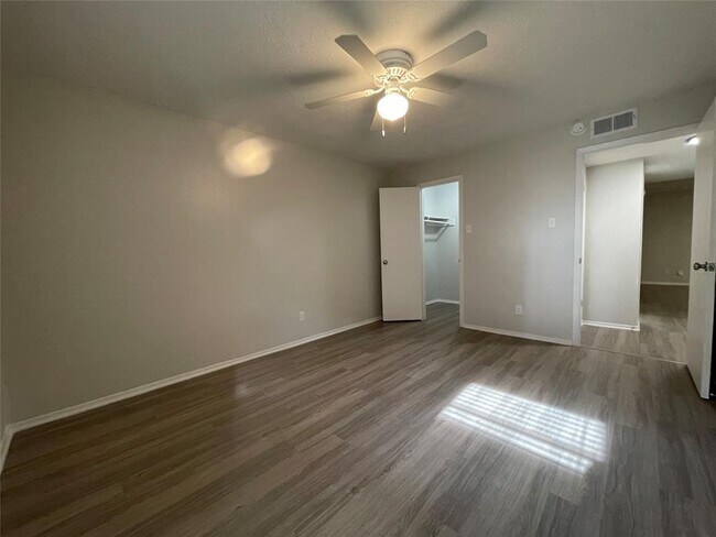 Building Photo - 2211 Lawnmont Ave