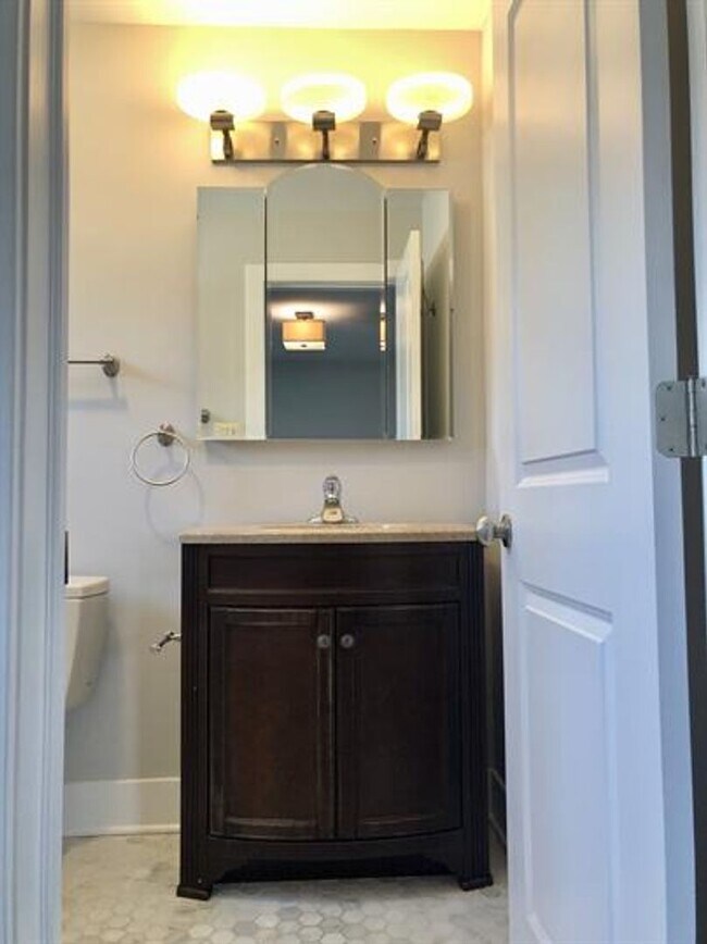 Building Photo - 4240 Gilbert Ave