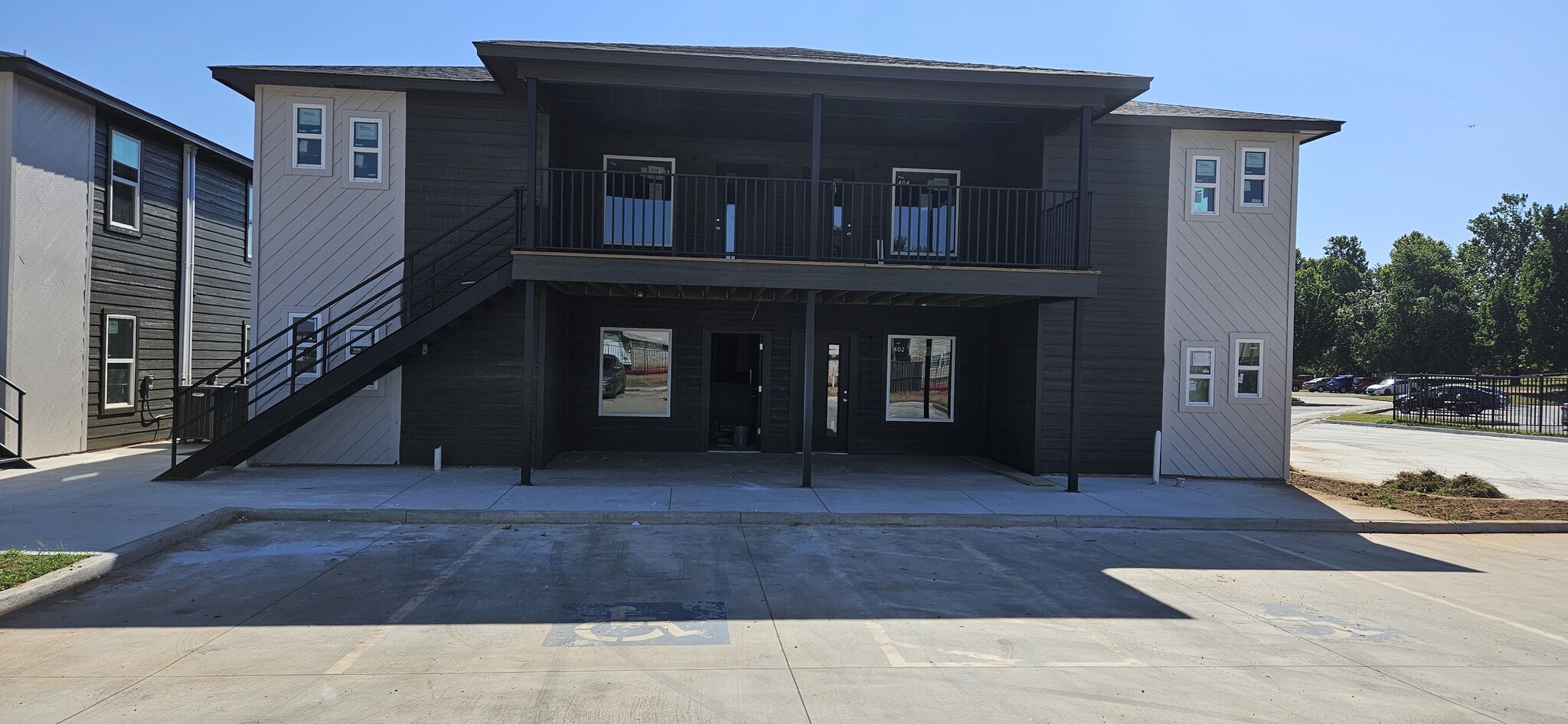 Building Photo - 2331 N Thompkins Ave