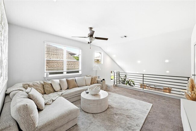 Building Photo - 2306 Capulet St