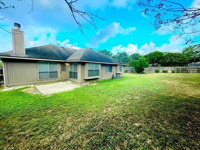 Building Photo - CUTE 3 BEDROOM HOME ON CUL-DE-SAC WITH LARGE BACK YARD*FRESH INTERIOR PAINT*2 CAR GARAGE*FIREPLAC...