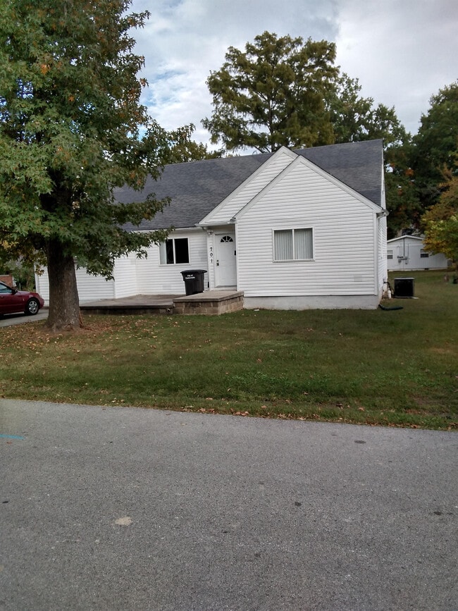 Building Photo - 701 S James St