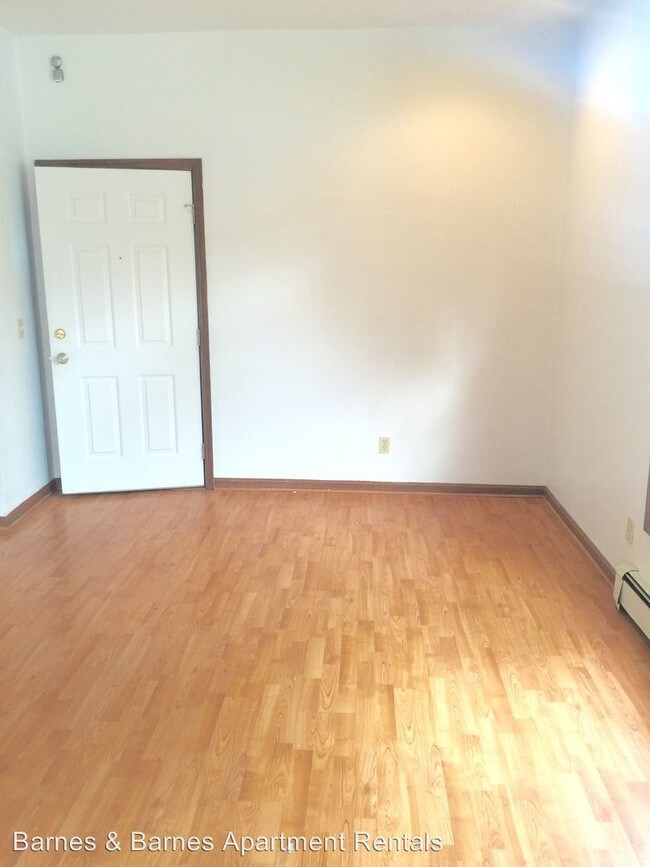 Building Photo - 512 W Cross St