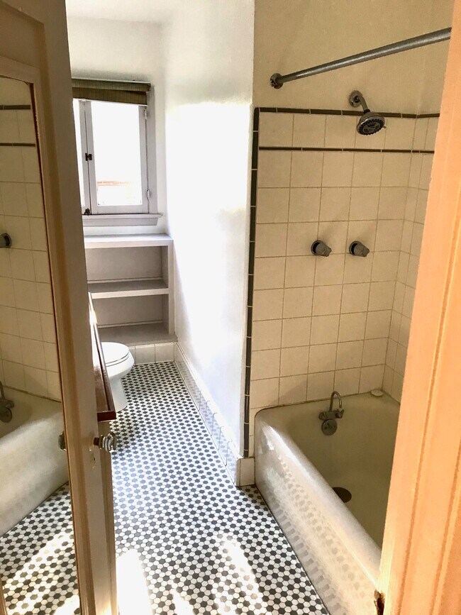 Bathroom - 1506 McCollum St