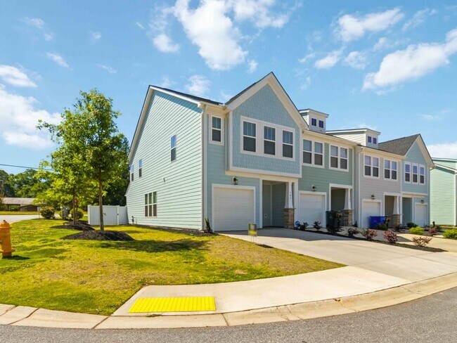 Building Photo - 105 Cobden Ct