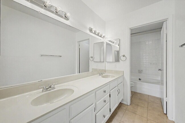 Building Photo - 11851 N 76th Dr