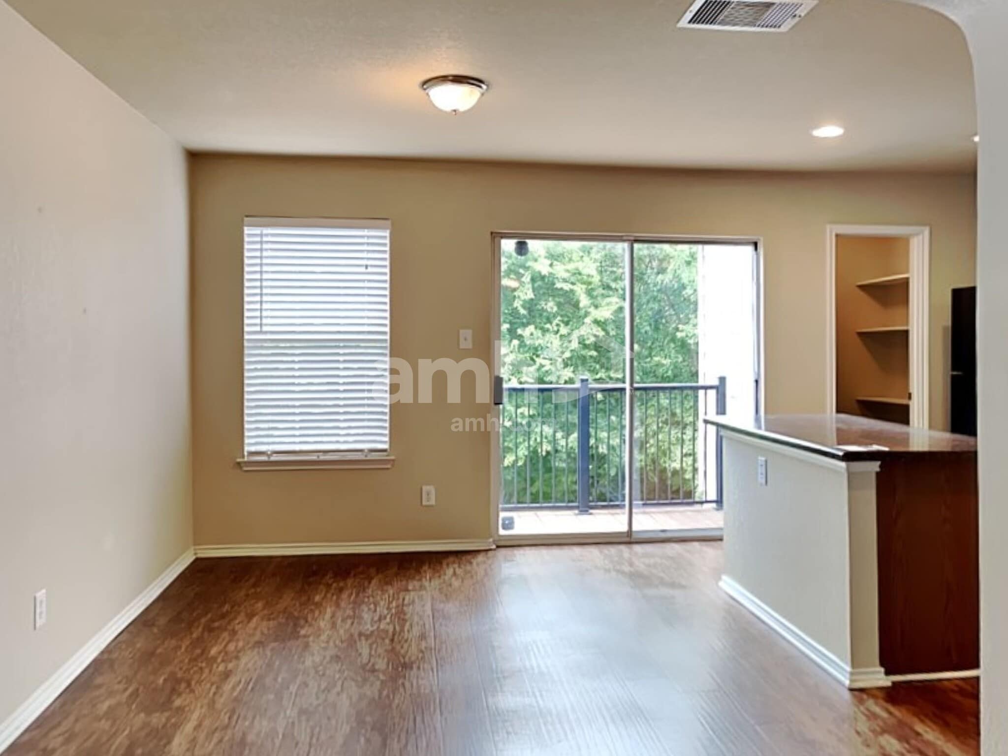 Building Photo - 10007 Del Lago Ct