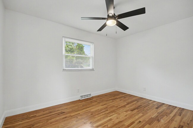 Building Photo - 11247 Fawnhaven Dr