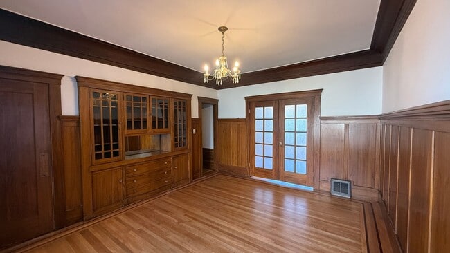 Building Photo - DREAM HOME! Spacious 3 BR + Sunroom/ 1.5 BA  in the Richmond area- AMSI