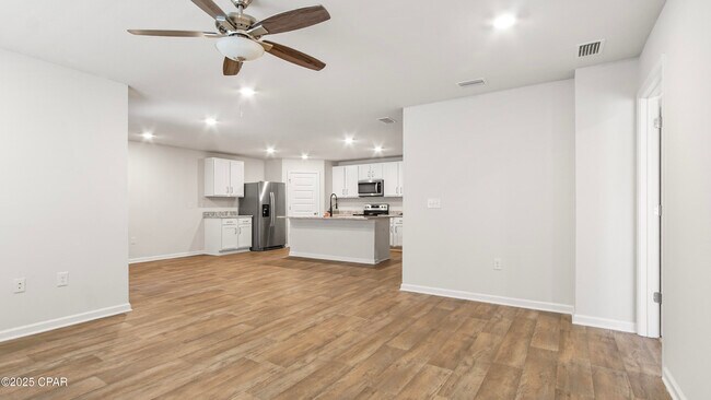 Building Photo - 4028 Silver Spur Rd