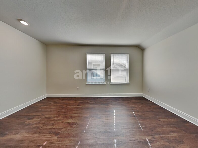 Building Photo - 27600 St Andrews Ave