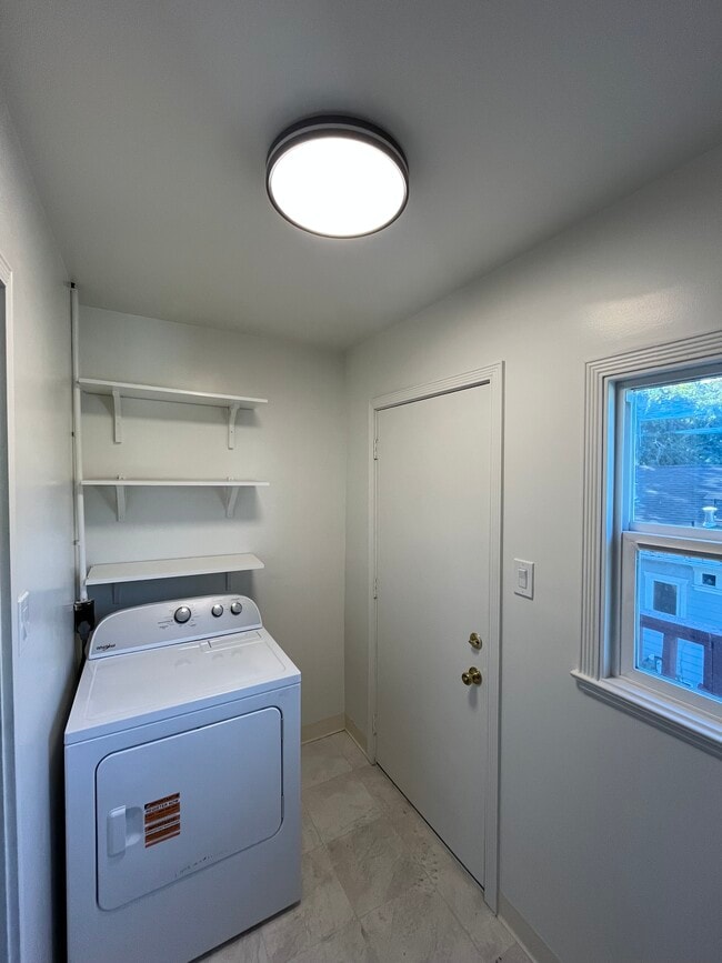 Building Photo - 911 Myrtle St