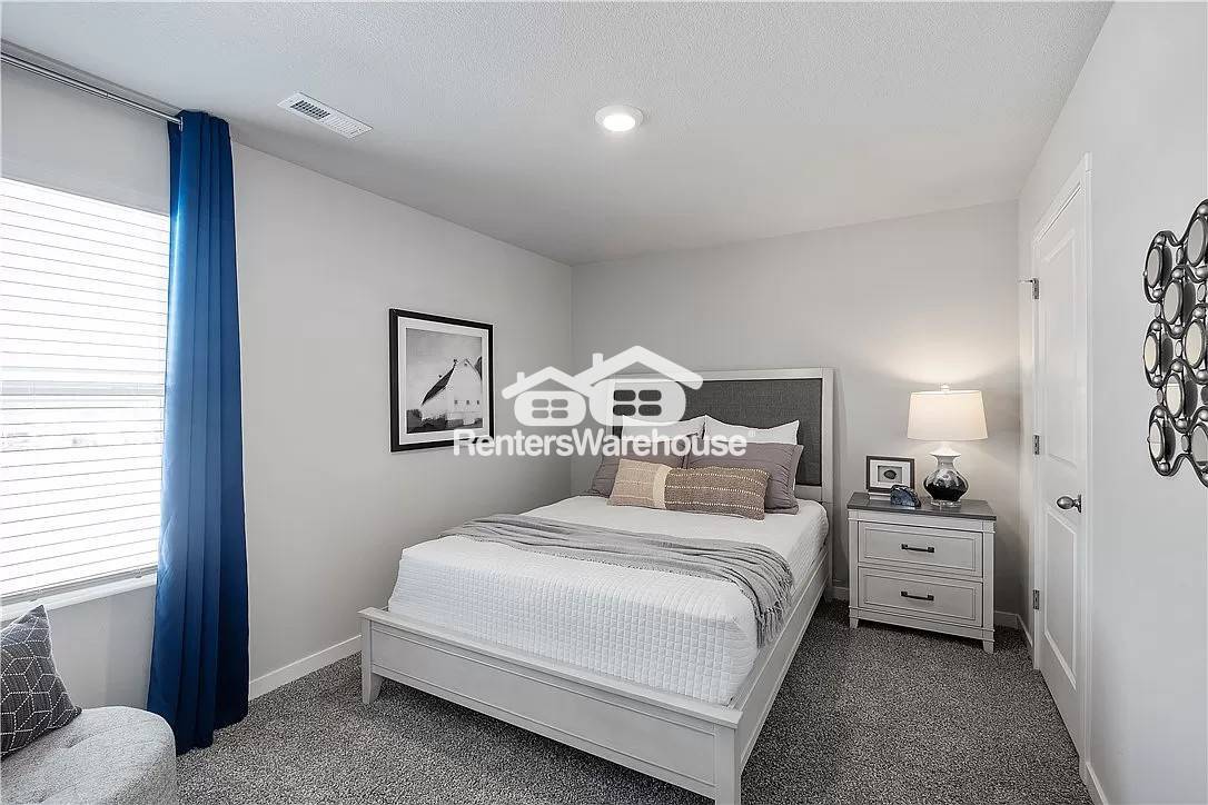 Building Photo - 2124 Bugge Dr