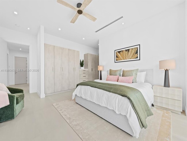 Building Photo - 2657 NE 34th St