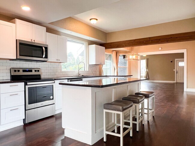 Building Photo - 3BD/2BA+FLEX HOME IN LEBANON