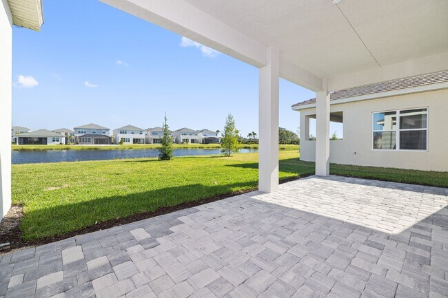 Building Photo - Luxurious gated community 5-Bedroom Rental...