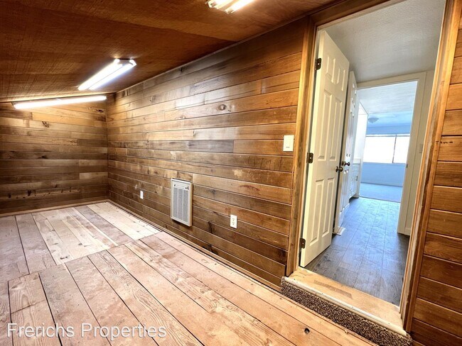 Building Photo - 3 br, 2.5 bath House - 2919 27th St SE