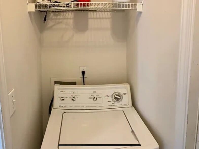 Building Photo - 853 Ladner Dr