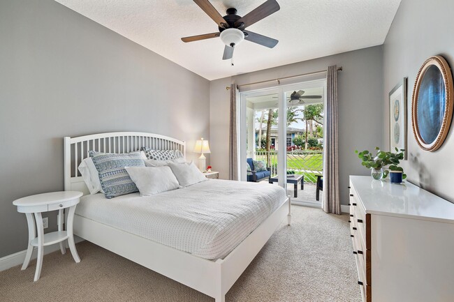 Building Photo - 814 Bay Colony Dr S