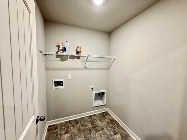 Building Photo - 5888 Screech Owl Dr