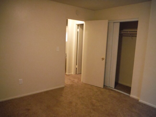2 X 1:BEDROOM/ HALLWAY - Ascot Acres Apartments