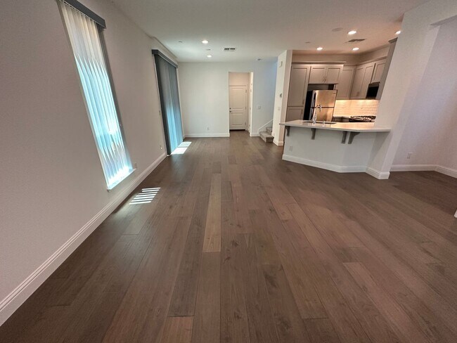 Building Photo - Charming 3 Bed / 2.5 Bath Home with Modern Upgrades