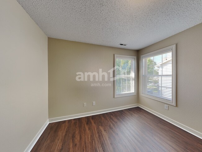 Building Photo - 9734 Lomax Dr
