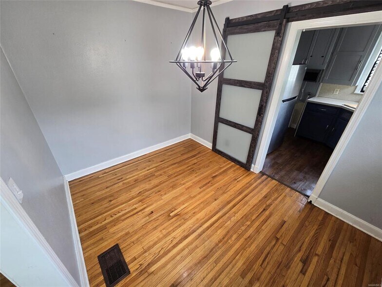 Building Photo - 110 Oak Forest Dr