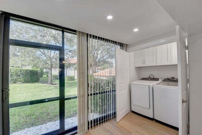 Building Photo - 400 Club Cir