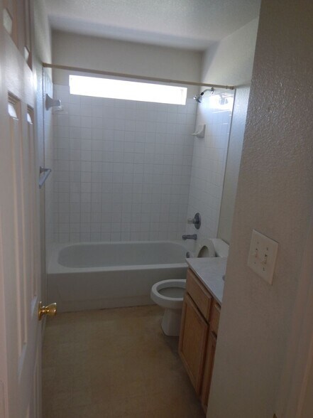 Building Photo - 2901 Cantabrian Dr