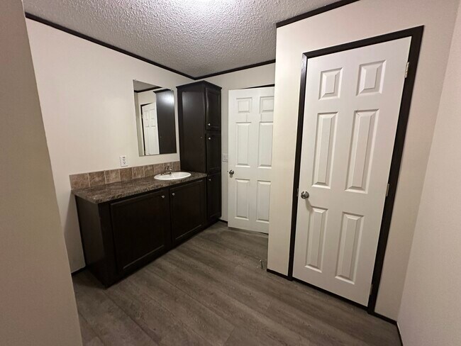 Building Photo - 2123 Bradford St