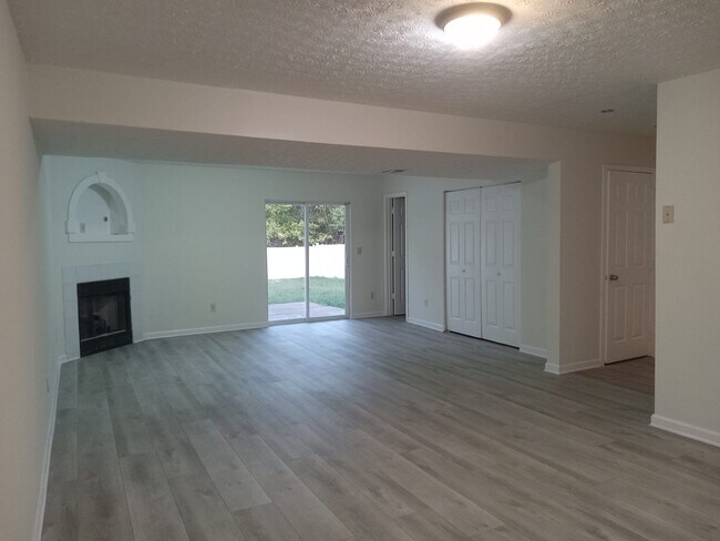 Primary Photo - 3322 Beagle Blvd