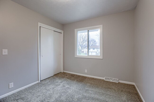 Building Photo - Great 4 Bedroom In Willow Wood!!