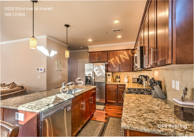 Building Photo - Stylish And Sleek Everett Home On A Quiet ...