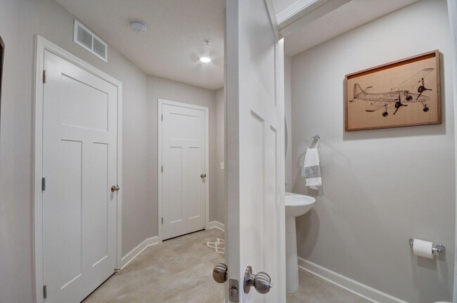 Building Photo - 1203 Lower 143rd St E