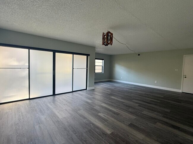 Building Photo - 2050 Oleander Blvd