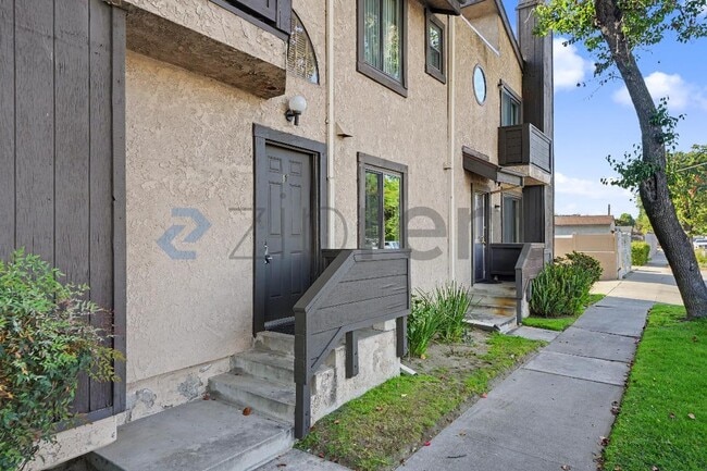 Building Photo - 6801 Mammoth Ave